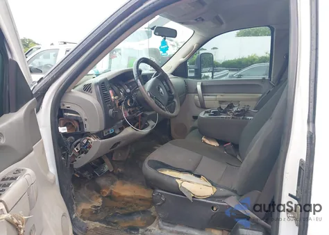 2013 Chevrolet Silverado 2500Hd Work Truck z USA, uszkodzony, nr VIN 1GC2CVC81DZ349183